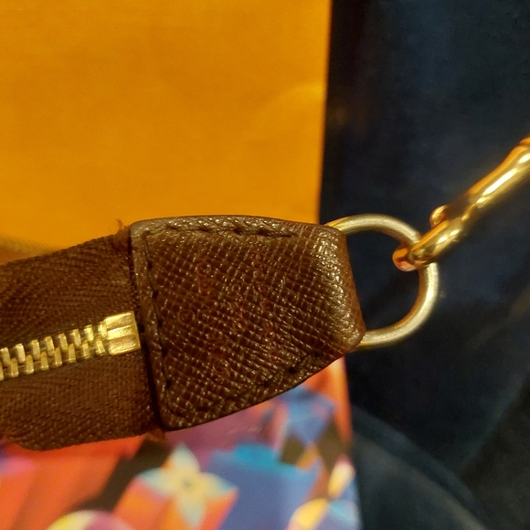 Bucket Marais Pochette Louis Vuitton w/New Coach Gold Crossbody Chain - Picture 14 of 16